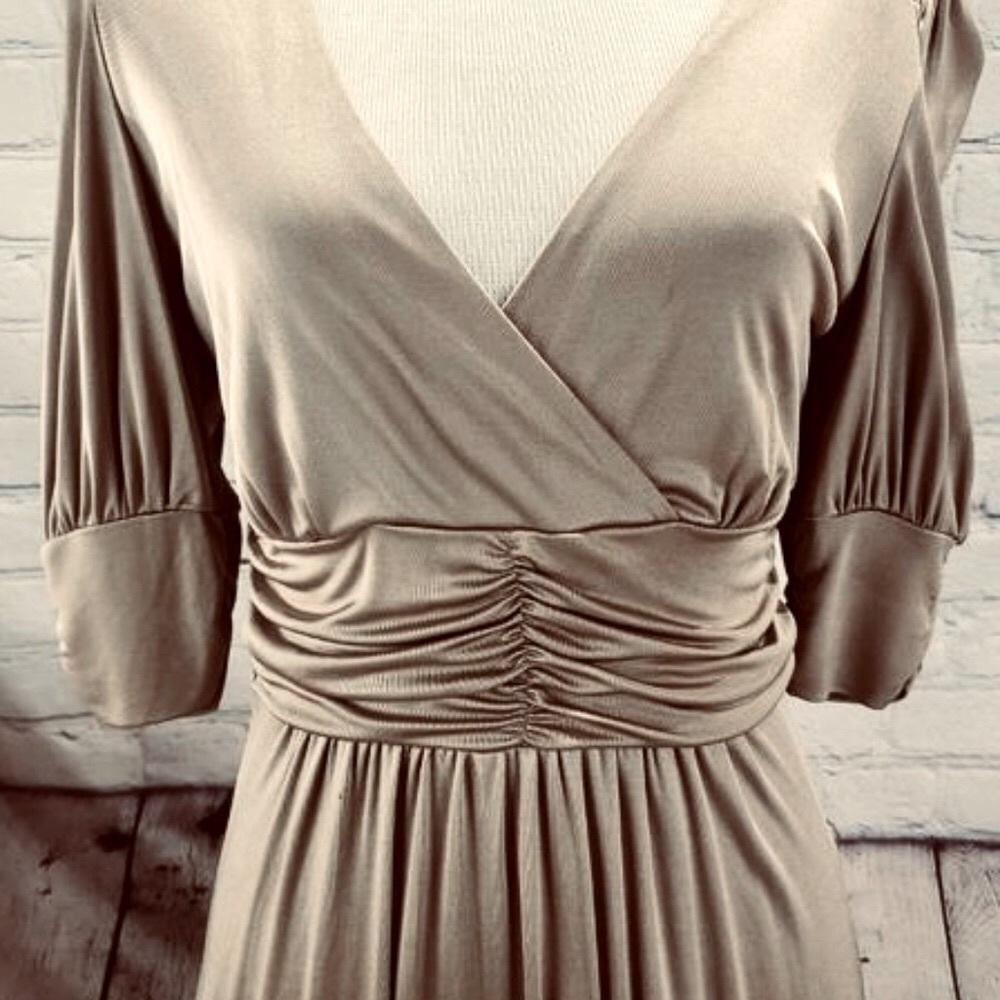 M by Madonna Fit and Flare Short sleeve knee length V neck